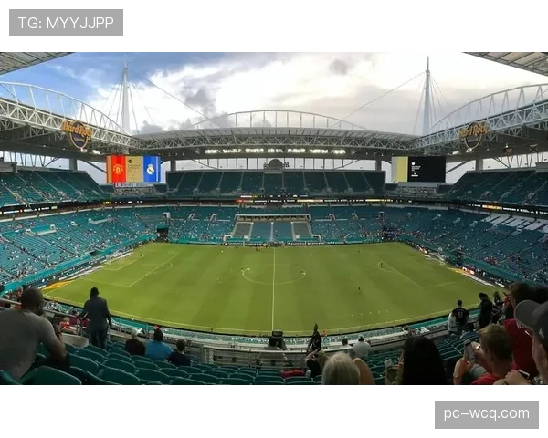 进程报告:多特蒙德伊杜纳信号公园球场草皮系统升级完成,采用混合锚定技术。 进程报告:多特蒙德伊杜纳信号公园球场草皮系统升级完成,采用混合锚定技术。