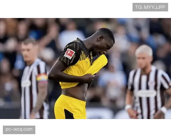 现场报道:诺坎普的宽度让客队多特蒙德在边路防守中疲于奔命 现场报道:诺坎普的宽度让客队多特蒙德在边路防守中疲于奔命